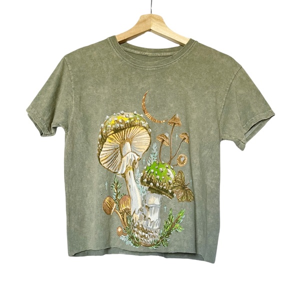Mushroom Oil Painting NWOT Graphic Tee - Picture 1 of 4